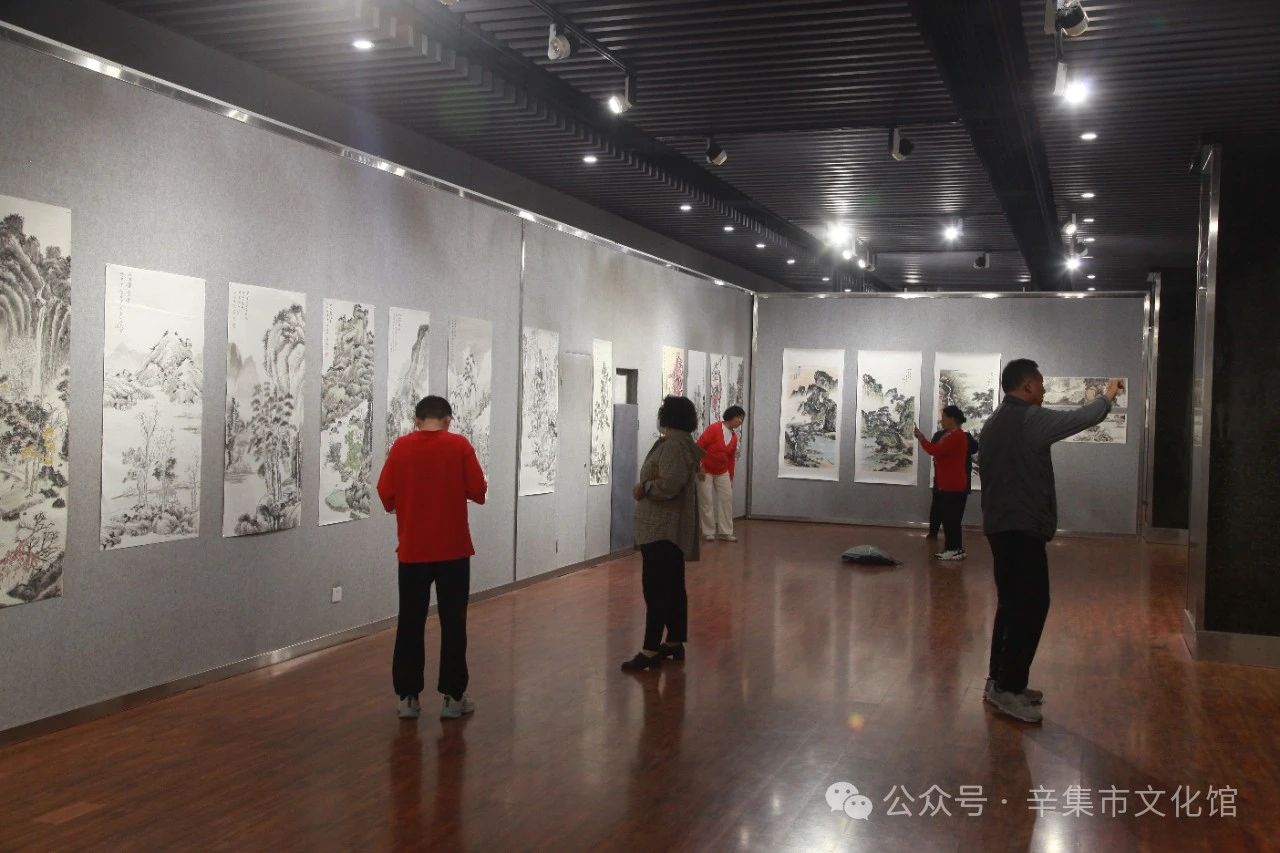 未来之期~齐志强学生绘画作品展于5月1日--6日在辛集市文化馆三楼展览厅成功举办
