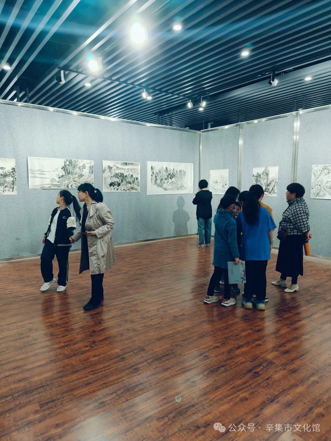 未来之期~齐志强学生绘画作品展于5月1日--6日在辛集市文化馆三楼展览厅成功举办
