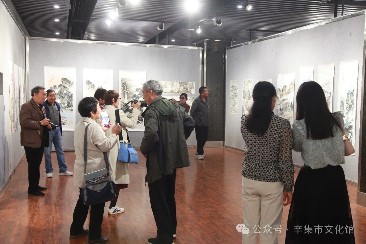 未来之期~齐志强学生绘画作品展于5月1日--6日在辛集市文化馆三楼展览厅成功举办