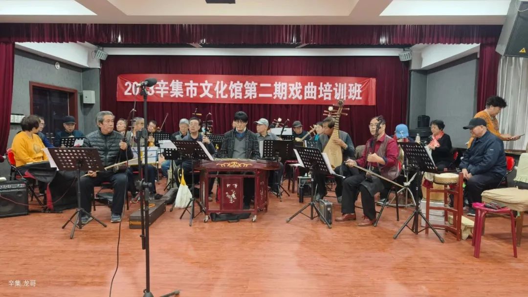 辛集市文化馆多功能厅《六姐妹送水》进入了紧锣密鼓的正式彩排阶段