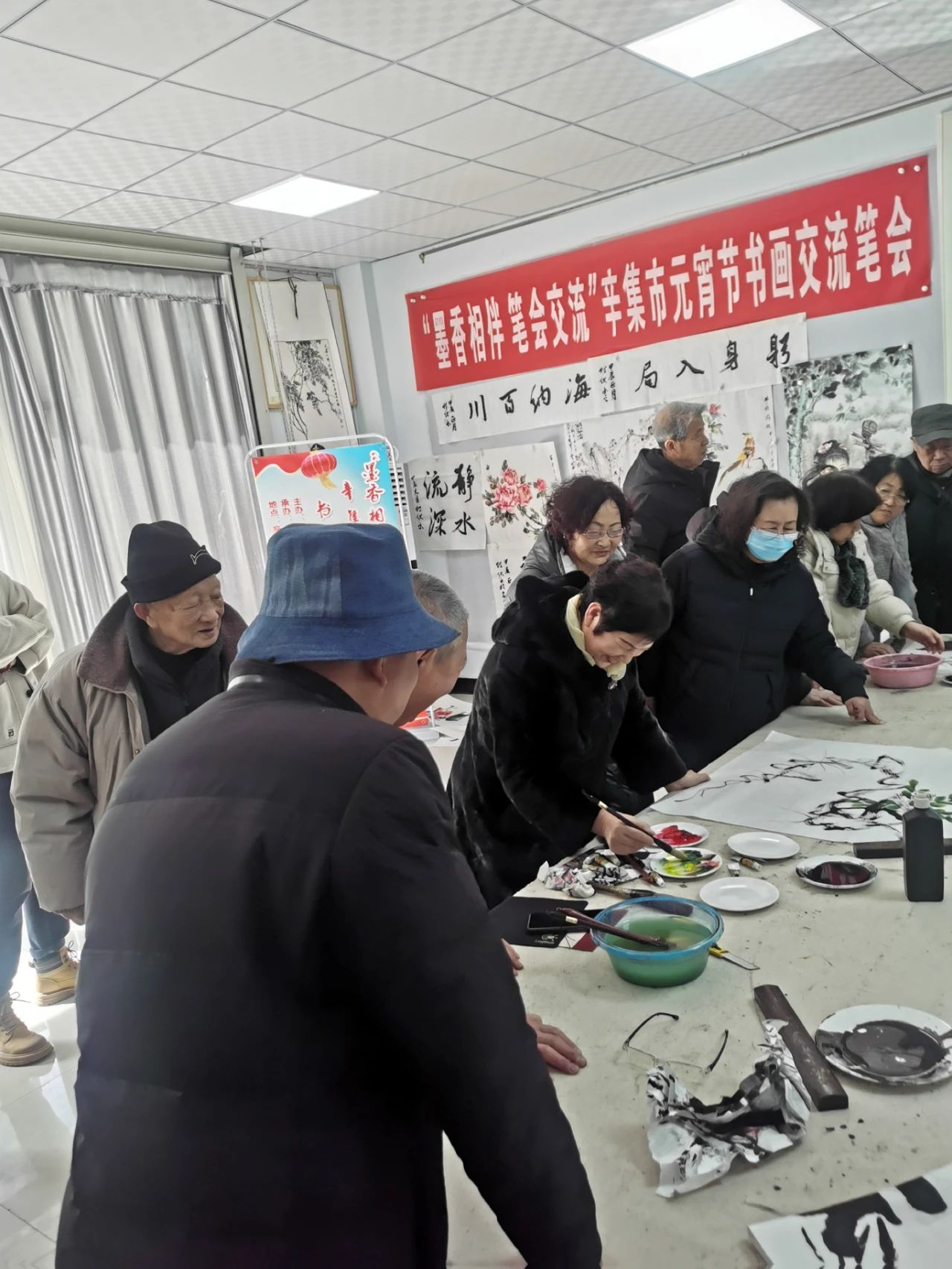 “墨香相伴 笔会交流”辛集市元宵节书画交流笔会,在辛集市名人名企书画院成功举办
