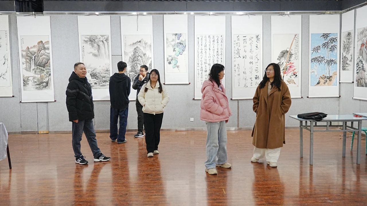 第十九届“新农村、新农民、新作品”书画作品展在文化馆三楼展览厅隆重展出
