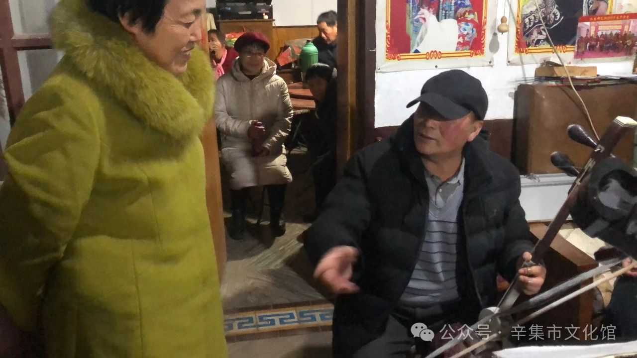 市文化馆戏曲辅导老师董利，带队辛集市评剧协会众位老师走进位伯镇仁慈村