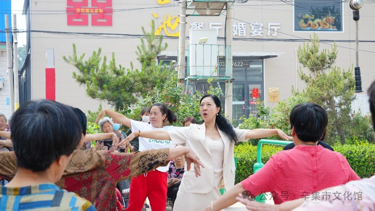 【文化馆：人民的终身美育学校】文化馆服务宣传周系列活动——2024辛集市文化馆全民艺术普及舞蹈培训走进张古庄村