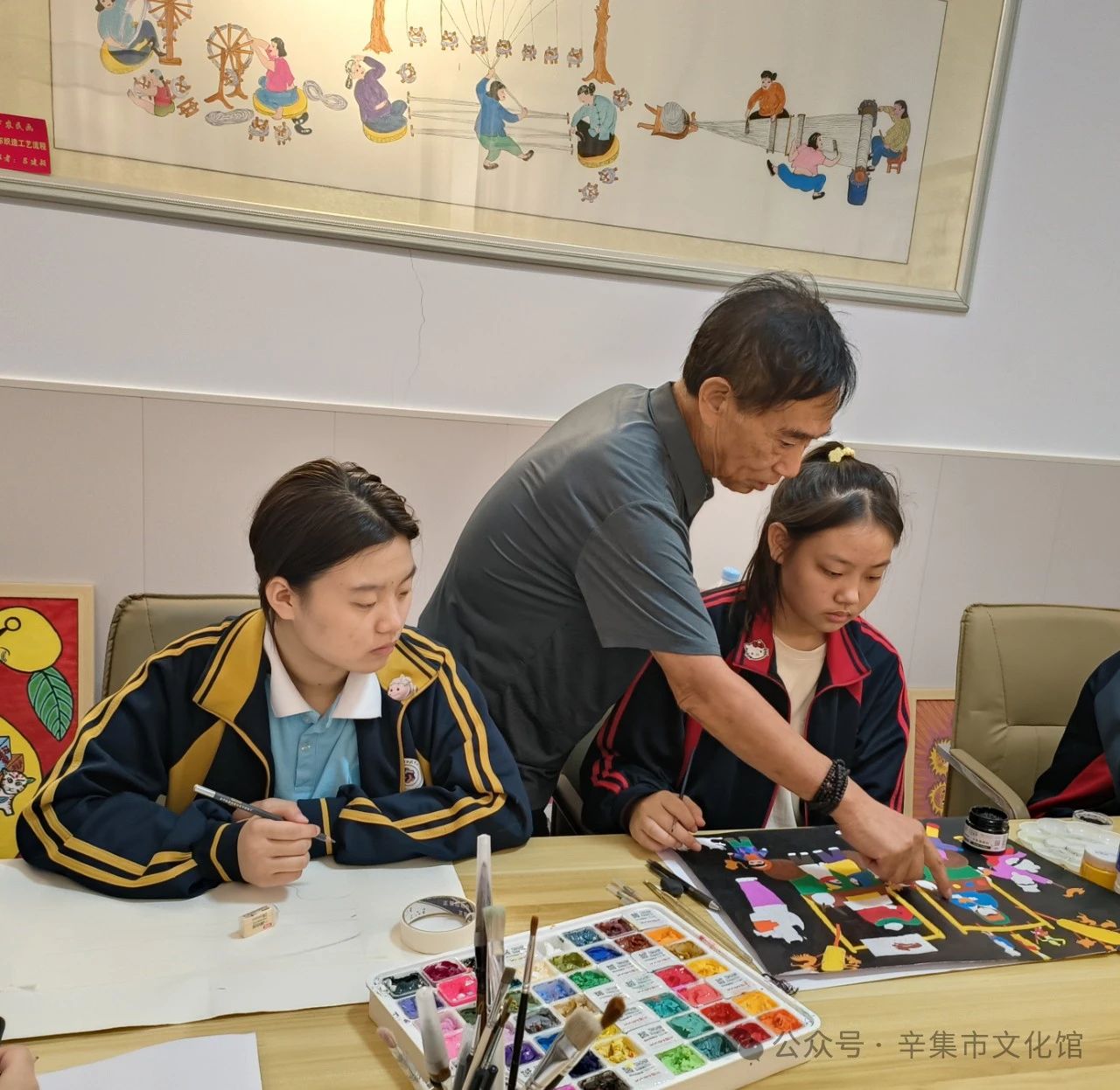 【文化馆：人民的终身美育学校】文化馆服务宣传周系列活动——非遗进校园农民画培训走进辛集市职教中心学校