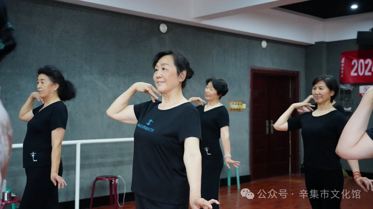 2024辛集市文化馆全民艺术普及模特走秀培训（一）于6月18日正式开课