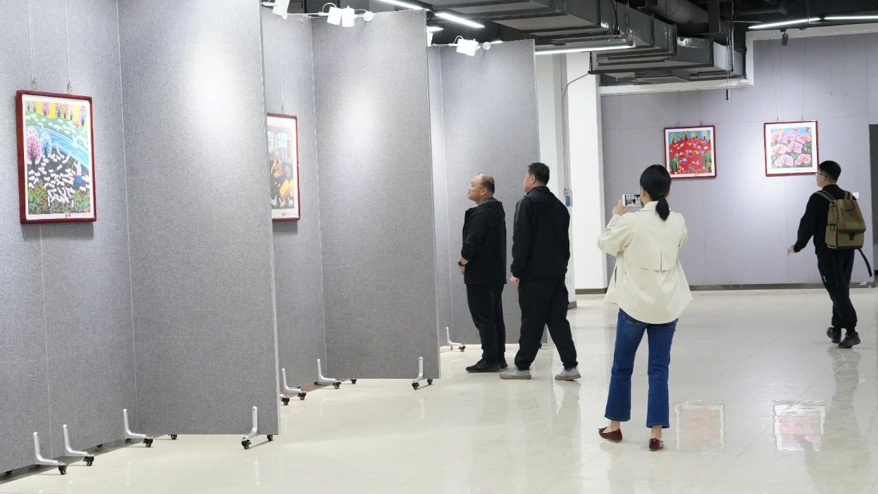 “全民国家安全教育 走深走实十周年”主题书画展在辛集市新时代文明实践中心正式展出