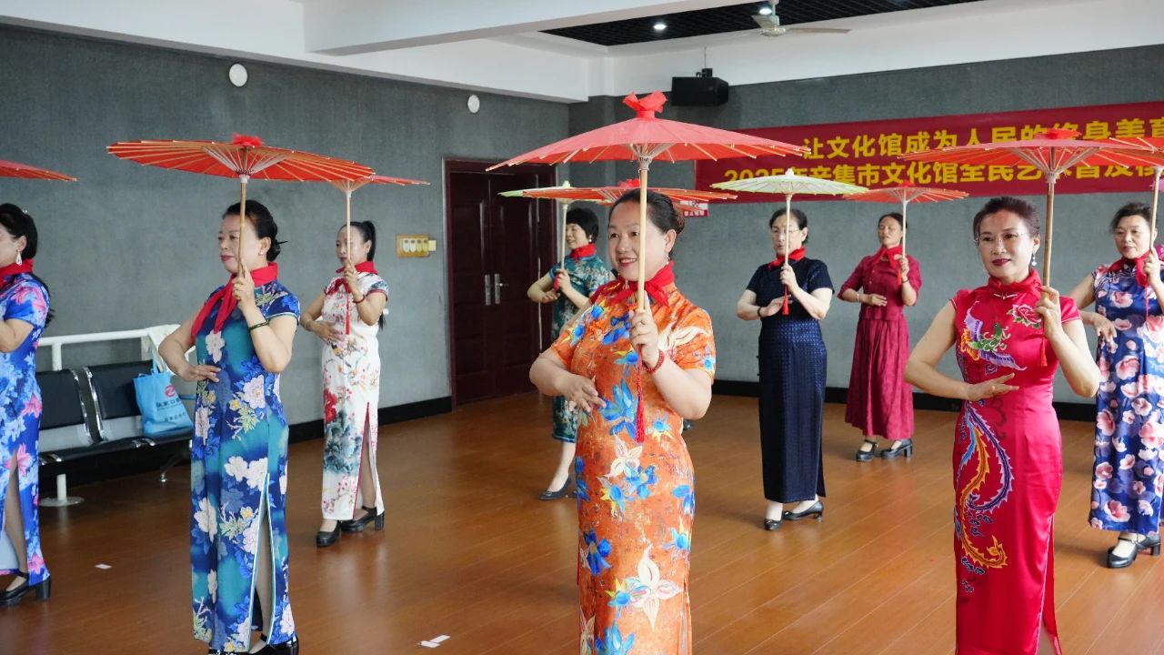 让文化馆成为人民的终身美育学校，2025年辛集市文化馆全民艺术普及模特走秀培训班，在辛集市文化馆成功举办