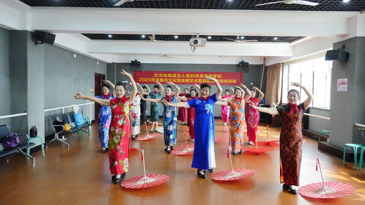 让文化馆成为人民的终身美育学校，2025年辛集市文化馆全民艺术普及模特走秀培训班，在辛集市文化馆成功举办