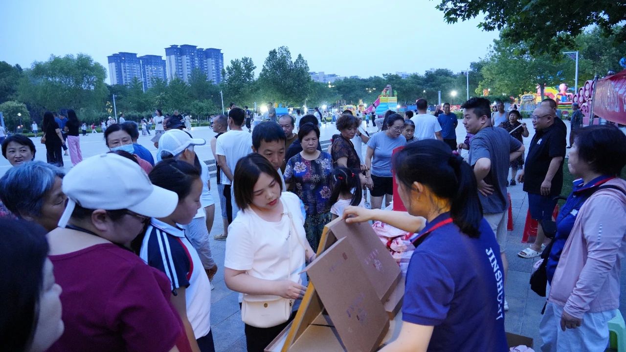 “彩色周末”文化活动于6月13日、14日晚8点在市雷锋广场-便宜坊商圈专场精彩上演