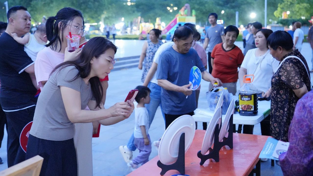 “彩色周末”文化活动于6月13日、14日晚8点在市雷锋广场-便宜坊商圈专场精彩上演
